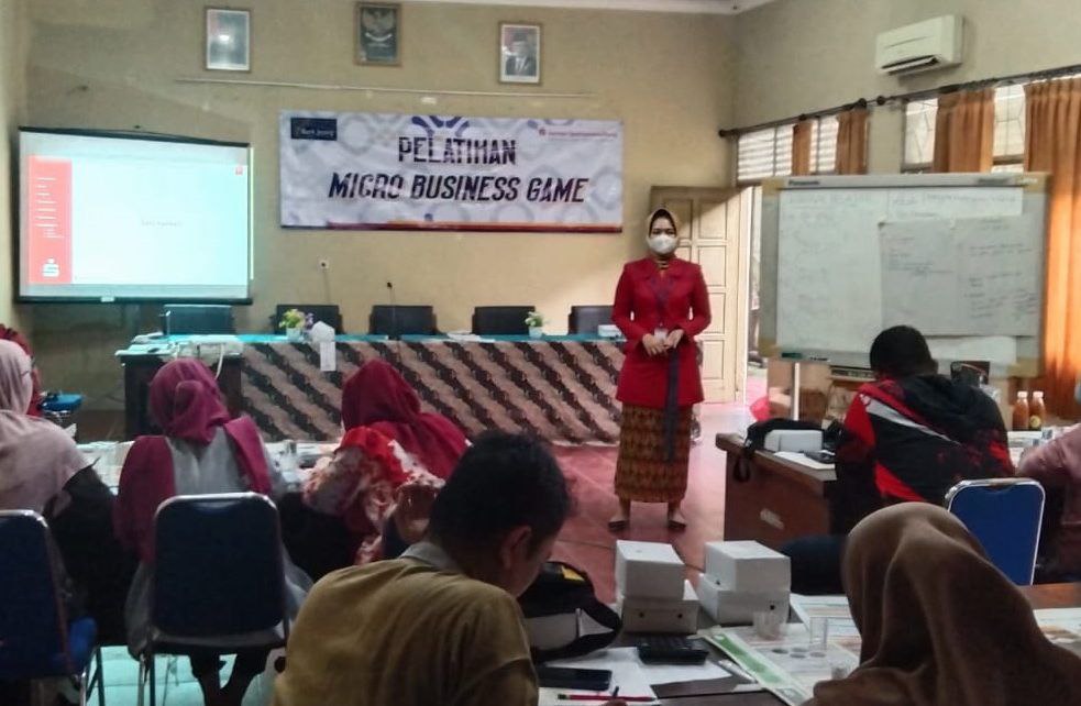 Foto: Pelatihan microbusiness game/palevioletred-jellyfish-458835.hostingersite.com/Sri Lestari