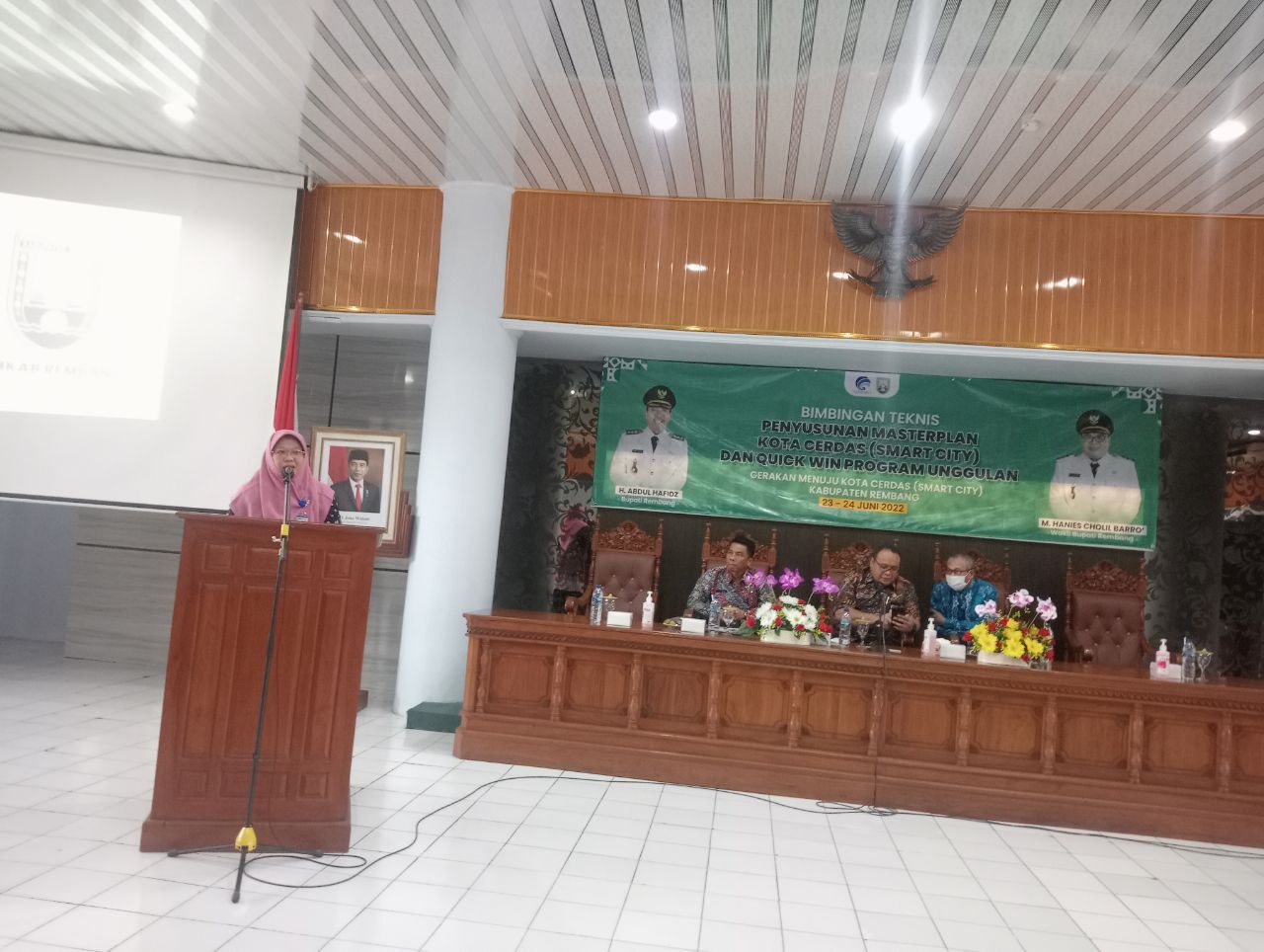 Foto:Dwi Wahyuni Hariyati Kepala Badan Perencanaan Pembangunan Daerah (Bappeda) memaparkan BimTek Penyusunan Masterplan Kota Smart City/palevioletred-jellyfish-458835.hostingersite.com/Sri Lestari