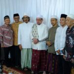 Foto: Habib Salim dan Habib Anis Saat berfoto dengan berbagai tokoh ternama PKS (Sumber: VIND/palevioletred-jellyfish-458835.hostingersite.com)