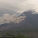 Gunung Semeru Kembali Erupsi, Masyarakat Diimbau Tidak Beraktivits dalam Radius 5 Km