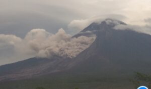 Gunung Semeru Kembali Erupsi, Masyarakat Diimbau Tidak Beraktivits dalam Radius 5 Km