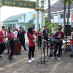 Foto: Penampilan musik yang disajikan oleh SMAN 2 Pati (sumber: vind/palevioletred-jellyfish-458835.hostingersite.com )