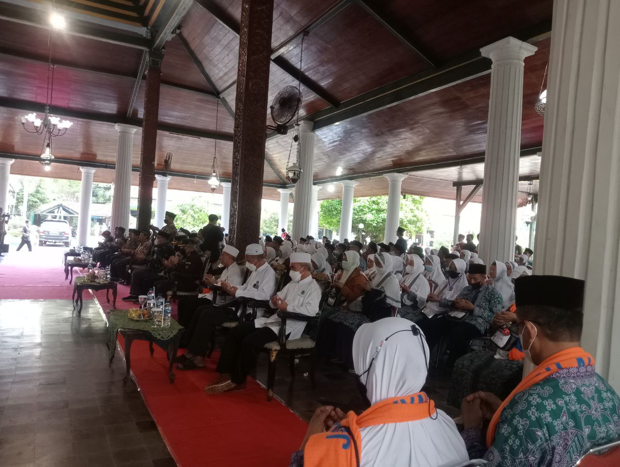 Foto: Pemberangkatan jamah haji di Pendopo Balai Kartini bulan Mei 2022 /palevioletred-jellyfish-458835.hostingersite.com/Sri Lestari