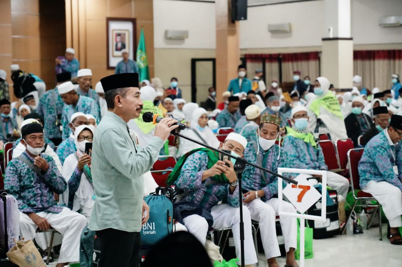 Wagub Jateng Bersama Bupati Pati Sambut Kedatangan Jemaah Haji Kloter Pertama Pati di Donohudan