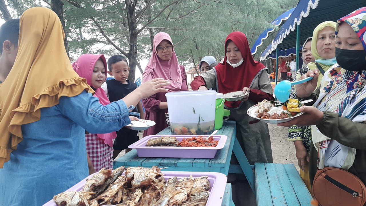 Foto: Program Gemar makan ikan yang di gerakan Dinlutkan kabupaten Rembang/palevioletred-jellyfish-458835.hostingersite.com/Sri Lestari