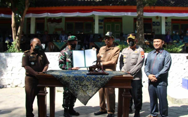 Bupati Rembang Harap TMMD Bangkitkan Perekonomian Desa Melalui Sinergi TNI dan Rakyat