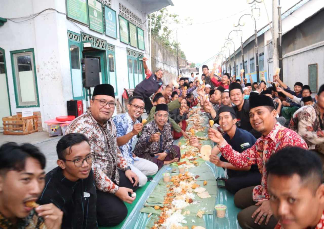 Tekan Angka Stunting, Dinlutkan Rembang Selenggarakan Gerakan Gemar Makan Ikan Bersama Santri
