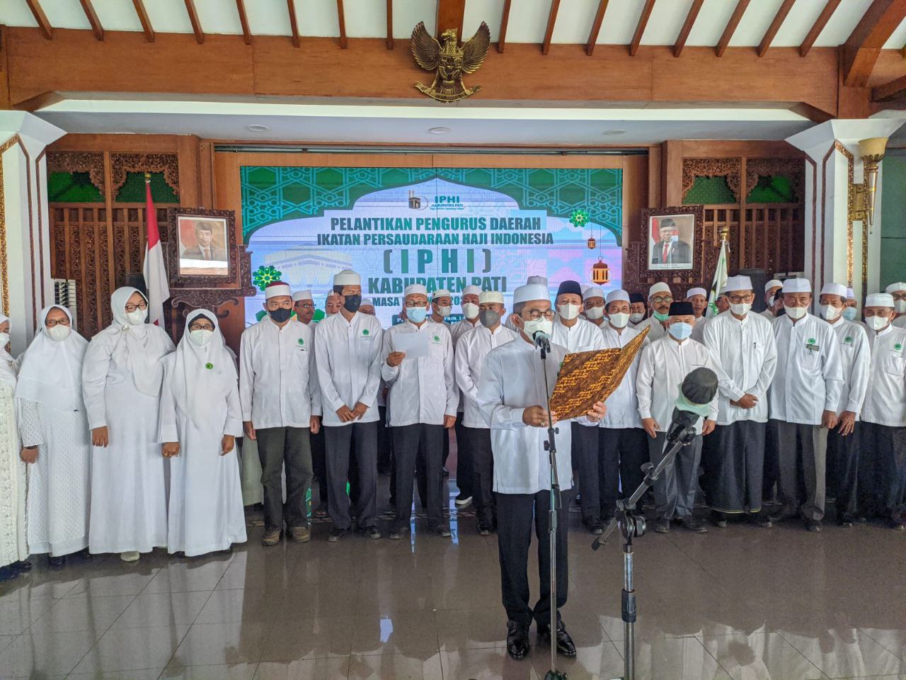Foto: Haryanto saat mengucapkan ikrar/ palevioletred-jellyfish-458835.hostingersite.com/ M. Kafi