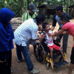 Tepis Kabar Disabilitas Tak Pernah Dapat Bantuan, DINSOSP3AKB Lakukan Visitasi dan Pemberian Kursi Roda