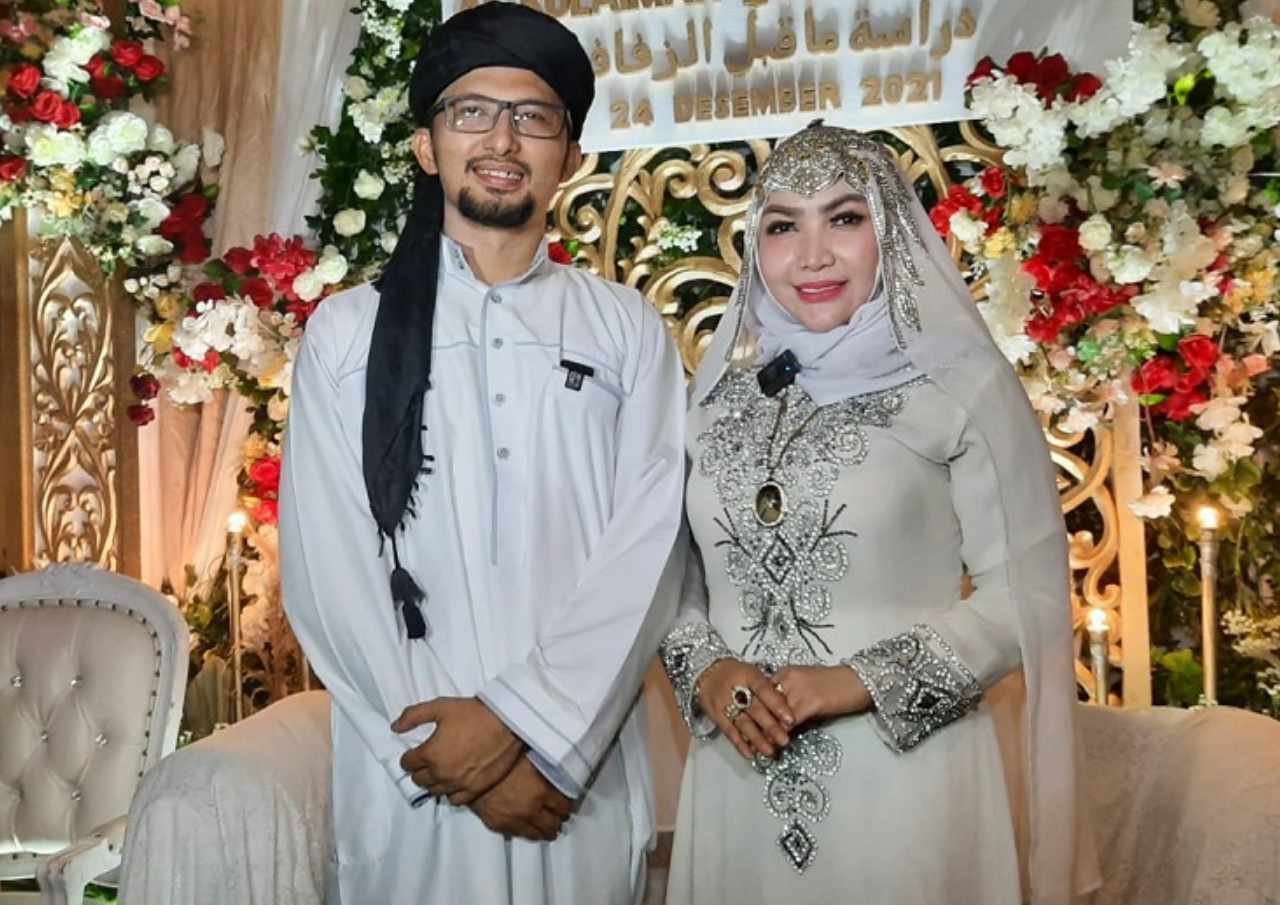 Roro Fitria dan suami