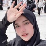 Kisah Model Anggy Novia Dilamar Pria Arab saat Umrah