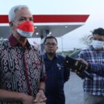 Foto: Ganjar Pranowo saat kunjungan di SPBU Tireman Rembang/palevioletred-jellyfish-458835.hostingersite.com/Sri Lestari