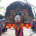 Foto: Kemeriahan Karnaval Haul Mbah Ronggo Ngemplak Kidul (Sumber: VIND/palevioletred-jellyfish-458835.hostingersite.com)
