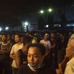 Foto: Suasana Demo di depan Koplak Karaoke (Sumber: VIND/palevioletred-jellyfish-458835.hostingersite.com)