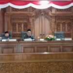 Foto: Ketua DPRD Kabupaten Rembang Supadi saat Rapat Paripurna/palevioletred-jellyfish-458835.hostingersite.com/Sri Lestari