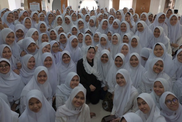 Kunjungi Ponpes Mahasina Darul Qur'an wal Hadits, Puan Disambut Iringan Salawat
