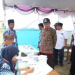 Foto: Bupati Rembang saat meninjau Pilkades 2022/palevioletred-jellyfish-458835.hostingersite.com/Sri Lestari