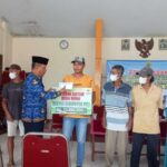 Foto: Penyerahan simbolis kepada penerima bantuan RTLH dan pembangunan jamban di Ngemplak Kidul (Sumber: VIND/palevioletred-jellyfish-458835.hostingersite.com)