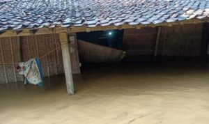 Foto : Kondisi Banjir bandang yang terjadi di Desa Sinomwidodo Kecamatan Tambakromo pada Jumat, (21/10/2022) (Sumber : palevioletred-jellyfish-458835.hostingersite.com/ Anang SY)