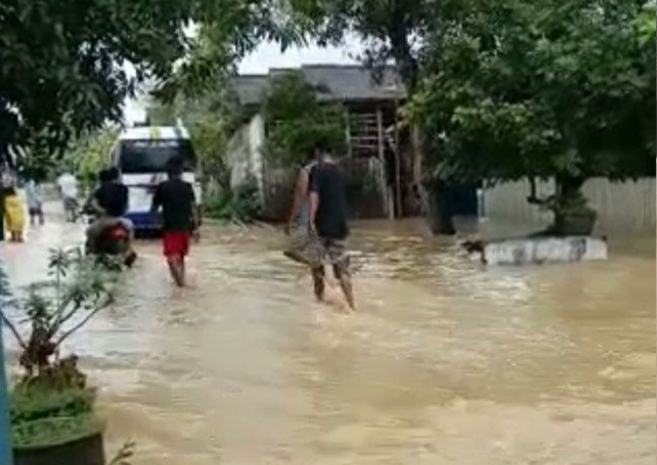 Foto: Peristiwa Banjir di Rembang/palevioletred-jellyfish-458835.hostingersite.com/Sri Lestari