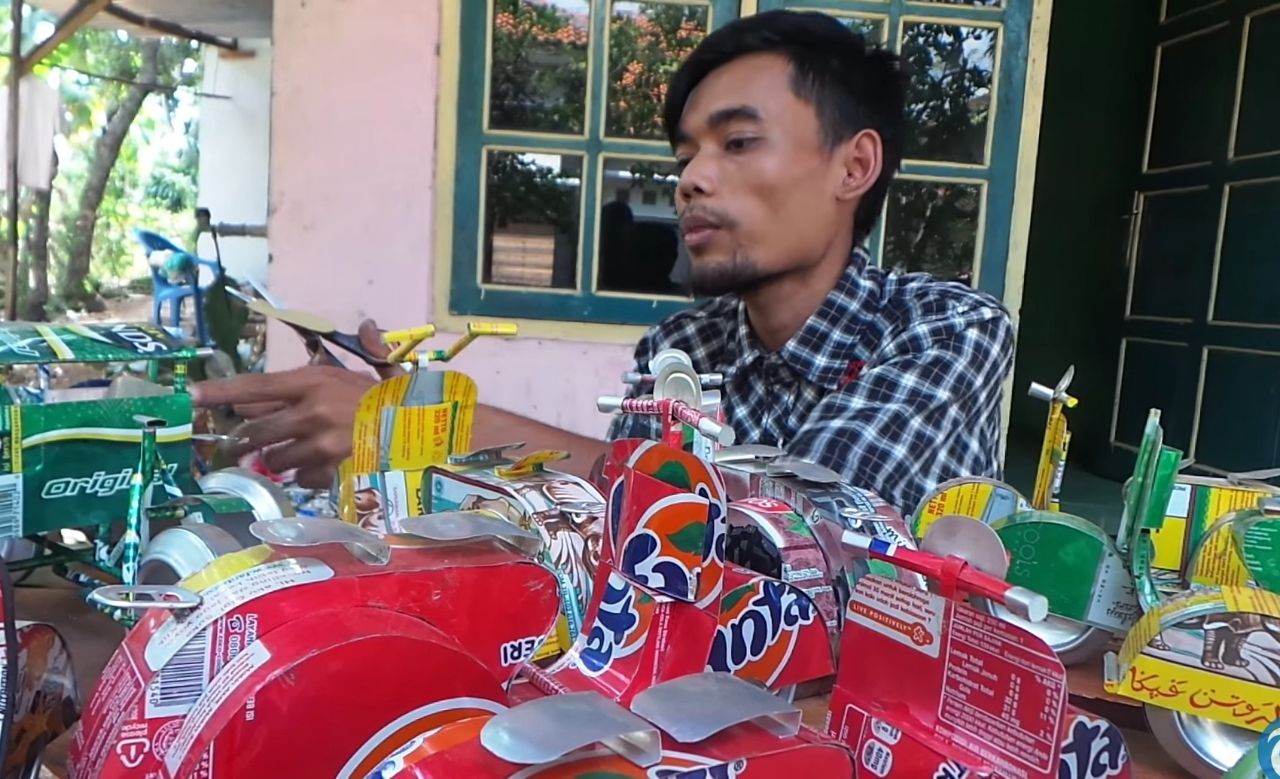 Kerajinan Kaleng Bekas, Pemuda Pati Raup Jutaan Rupiah per Bulan