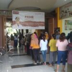 Foto: Suasana pasar murah di Plaza Pragola(Sumber: vind/palevioletred-jellyfish-458835.hostingersite.com )