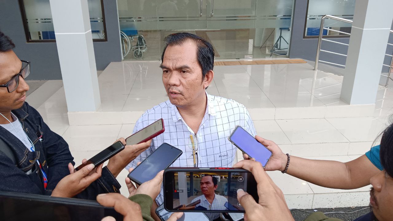 Foto: Nimerodi Gulo saat menyambangi Polresta Pati (sumber:vind/mitrapost)