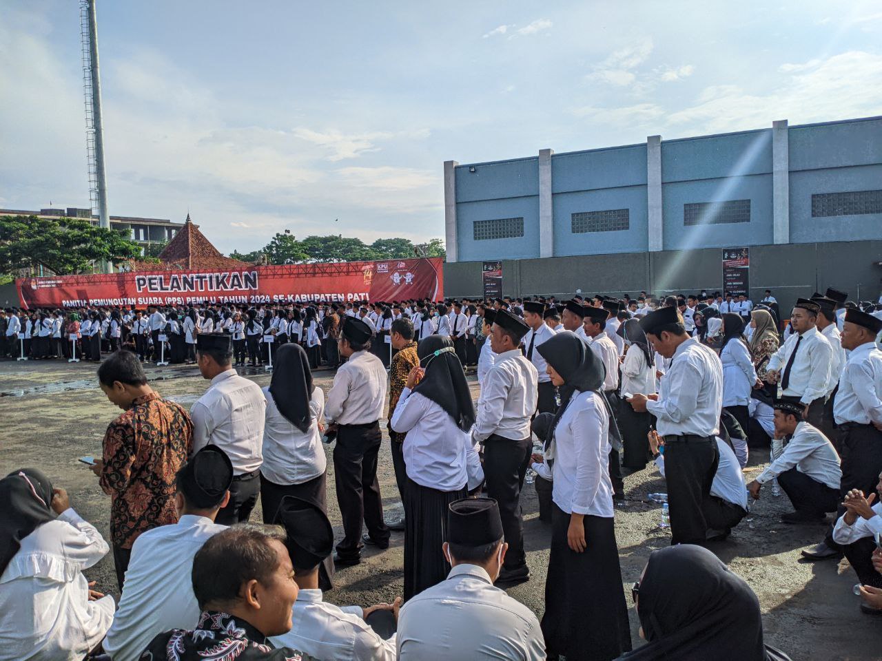 Foto : Ilustrasi pelantikan PPS seluruh Kabupaten Pati di halaman Stadion Joyokusumo (Sumber : palevioletred-jellyfish-458835.hostingersite.com/ Anang SY)