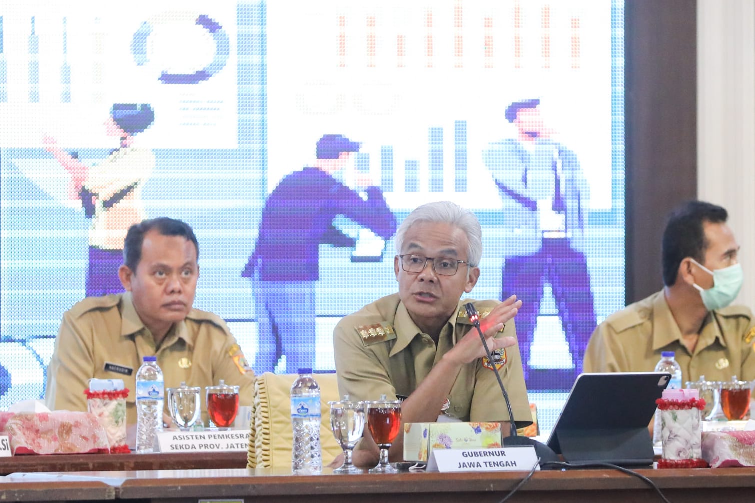 Ganjar Minta Kades di Jateng Selesaikan Data Kemiskinan Selama Seminggu