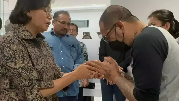 Menag dan Menkeu Jenguk Korban Penganiayaan Anak Pejabat Pajak/istimewa