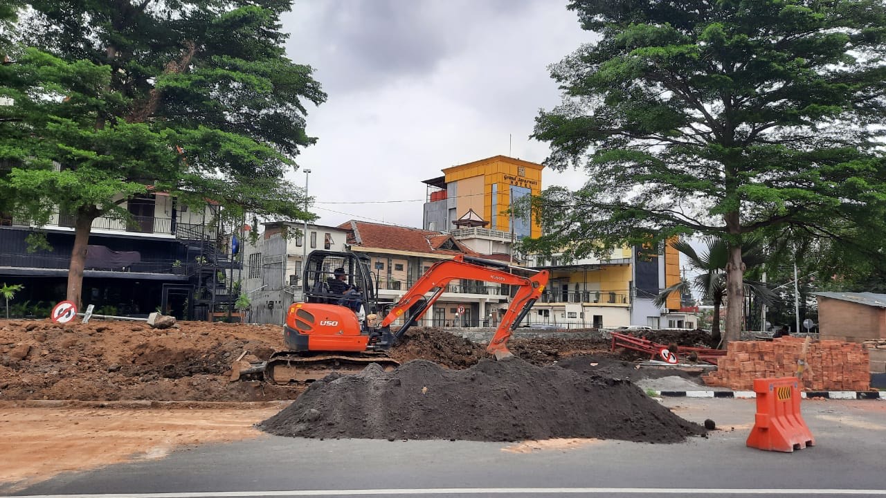 Usai Tinjauan Wali Kota, Pembangunan Simpang Lima Kedua Dihentikan Sementara