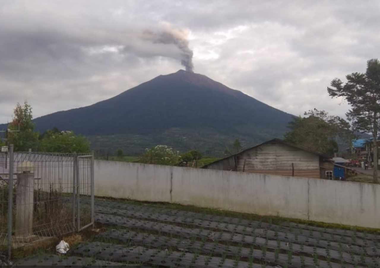 Gunung Kerinci Kembali Erupsi Hari Ini