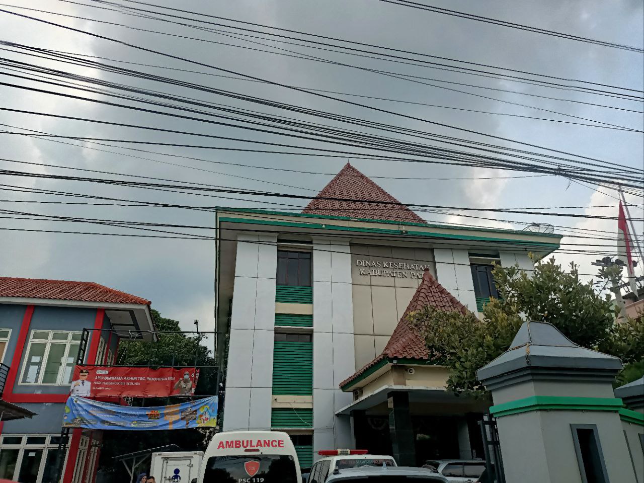 Foto : Gedung Dinas Kesehatan Kabupaten Pati , dr. Joko Santoso (Sumber : palevioletred-jellyfish-458835.hostingersite.com / Putri Asia)