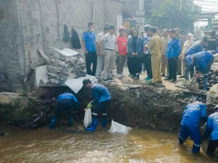 Alami Longsor Saat Awal Mei, Perbaikan Turap Kali Baru Kramat Jati Ditarget Rampung Juni