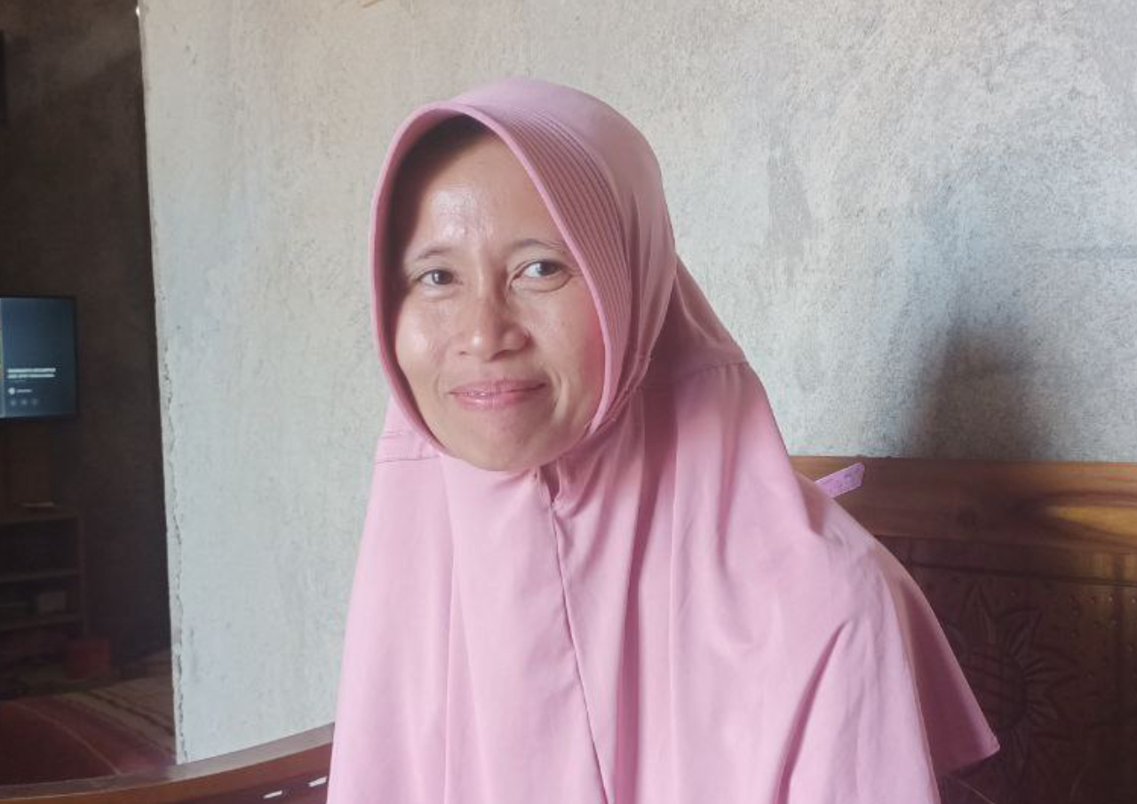 Foto : Ana Rahmawati (37) asal Desa Pagerharjo, Kecamatan Wedarijaksa, Kabupaten Pati (Sumber : palevioletred-jellyfish-458835.hostingersite.com / Putri Asia)