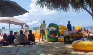 Foto : Suasana Wisata Pantai Bandengan Jepara, Jawa Tengah (Sumber : palevioletred-jellyfish-458835.hostingersite.com / Putri Asia )