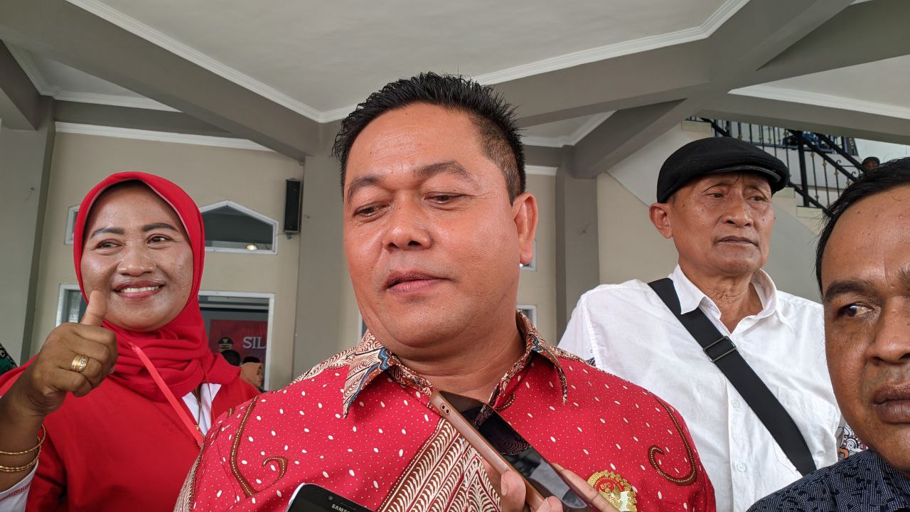 Foto : Ketua DPRD Kabupaten Pati, Ali Badrudin (Sumber : palevioletred-jellyfish-458835.hostingersite.com/)