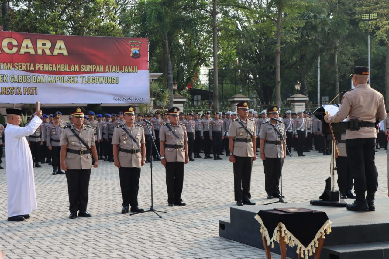 Foto: Kapolresta Pati Kombes Pol Andhika Bayu Adhittama saat menandatangani surat (Dok: Humas Polresta Pati)
