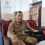 Foto : Kasubag Tata Usaha Cabang Dinas Pendidikan Wilayah 3, Haryanto (Sumber : palevioletred-jellyfish-458835.hostingersite.com / Putriasia)