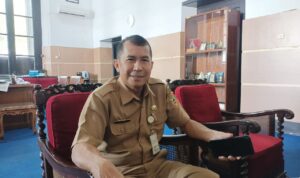Foto : Kasubag Tata Usaha Cabang Dinas Pendidikan Wilayah 3, Haryanto (Sumber : palevioletred-jellyfish-458835.hostingersite.com / Putriasia)