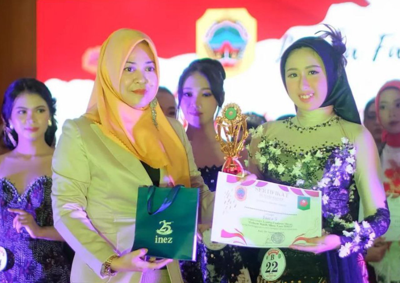 Foto : Kayana Paramitha juara lomba fashion show (Sumber : Dok.Pribadi )