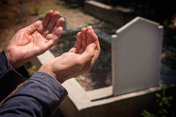 Rangkaian Doa Saat Ziarah Kubur/iStock