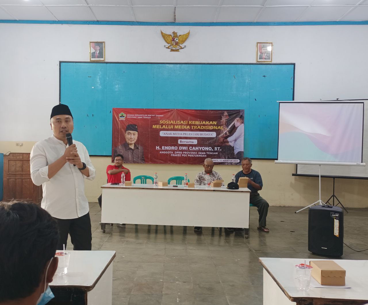 Foto : Kegiatan sosialisasi kebijakan melalui media tradisional (Sumber : Mitrapost / Putri Asia)