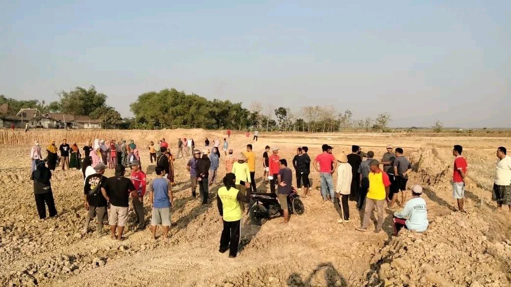 Foto: Warga Dayu Desa Tanjungsekar Tolak Aktivitas Galian C (Sumber: istimewa)