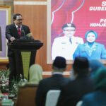 Foto: Nana Sudjana saat sertijab (Sumber: jatengprov)