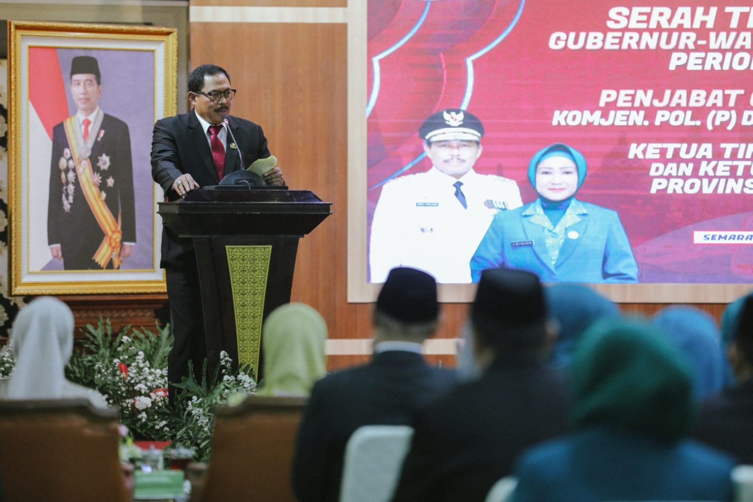 Foto: Nana Sudjana saat sertijab (Sumber: jatengprov)