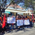 Foto: Ormas Capraga Demo Tuntut Polresta Pati Segera Selesaikan Kasus Perades di Tambakromo (Sumber: M Kafi/palevioletred-jellyfish-458835.hostingersite.com)