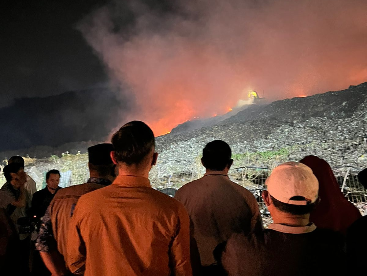 Foto: Kebakaran TPA Jatibarang Semarang (Sumber: jatengprov)