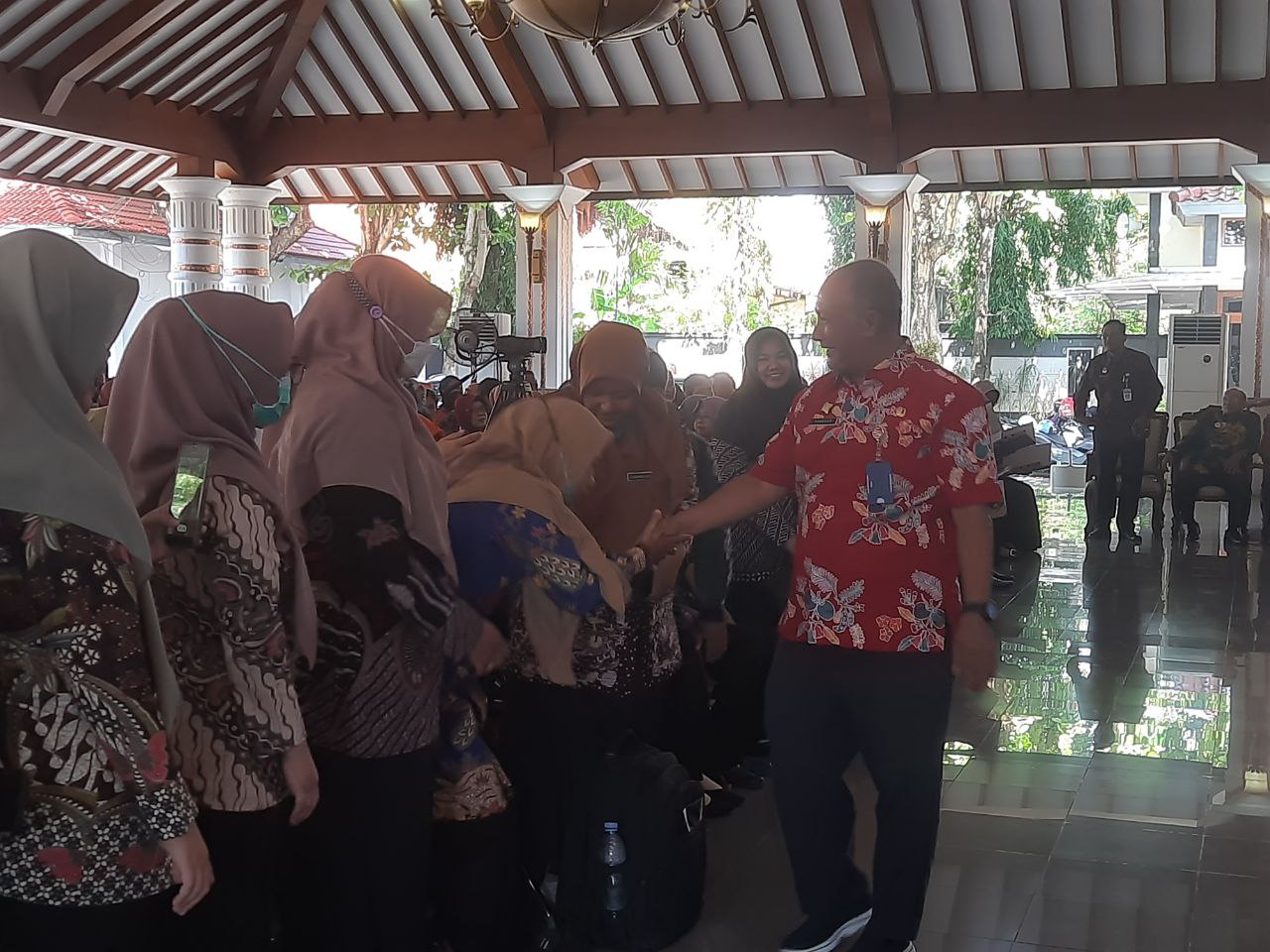 Foto: PPPK Guru yang dapat penyesuaian unit penempatan kerja atau sekolah (Kafi/palevioletred-jellyfish-458835.hostingersite.com)