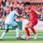 Foto : Pemain Persipa Pati saat berduel dengan pemain Persela Lamongan di Stadion Joyokusumo Pati (Sumber : palevioletred-jellyfish-458835.hostingersite.com/ Dok. Persipa)